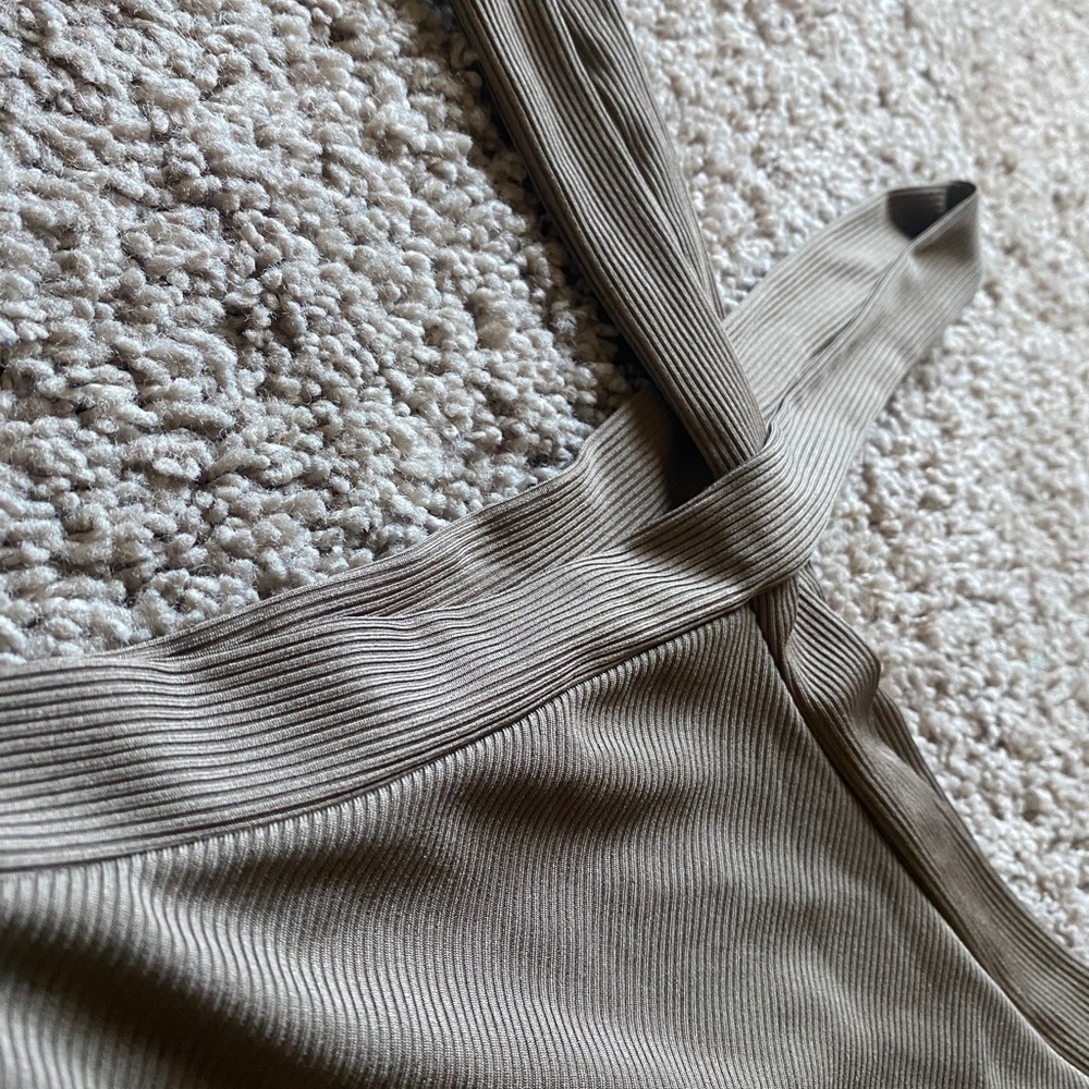Cropped Tank
Beige
Size S | Ribbed